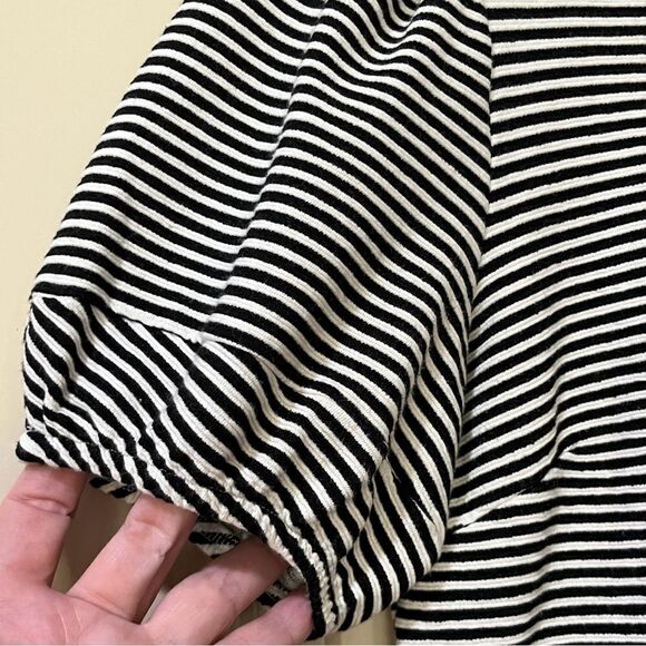 ANTHROPOLOGIE DOLAN Short Sleeve Striped Top White Black Women’s Size Medium - Picture 3 of 6